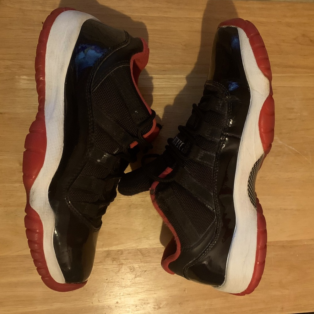 Air Jordan 11 Size 5Y.